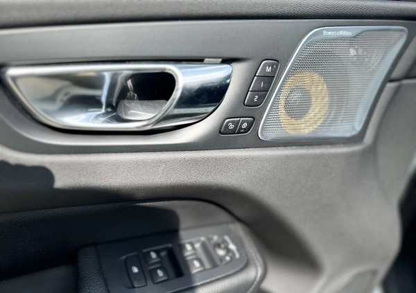 Volvo XC 60 cena 129900 przebieg: 173000, rok produkcji 2018 z Włoszczowa małe 781